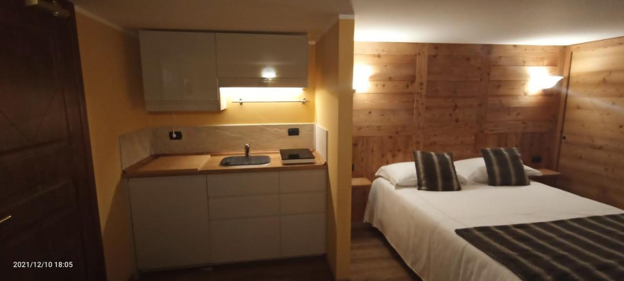 Chalet Alpina Hotel & Apartments La Thuile Exterior photo