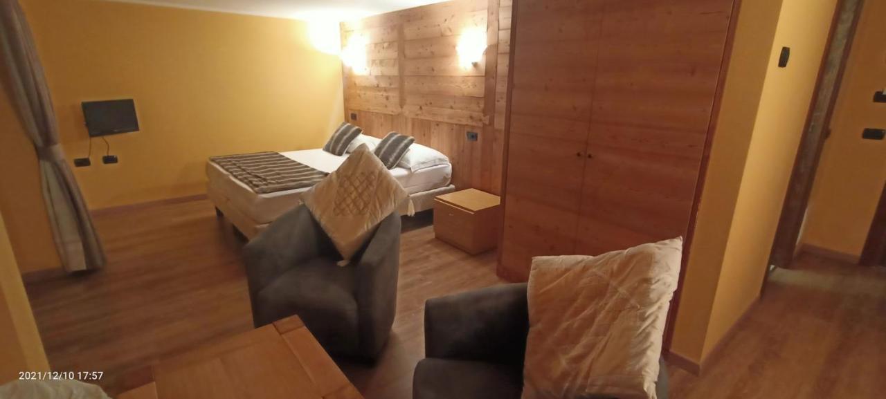 Chalet Alpina Hotel & Apartments La Thuile Exterior photo