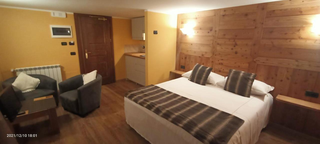 Chalet Alpina Hotel & Apartments La Thuile Exterior photo