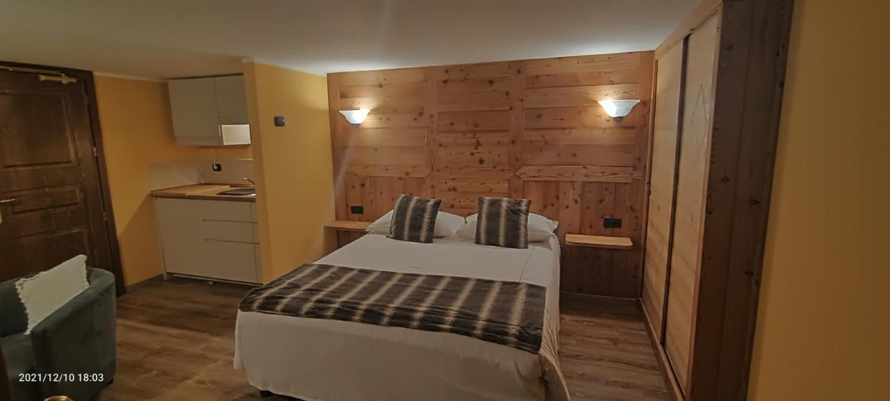 Chalet Alpina Hotel & Apartments La Thuile Exterior photo