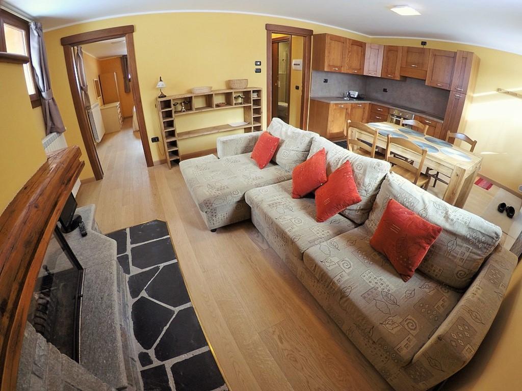 Chalet Alpina Hotel & Apartments La Thuile Exterior photo