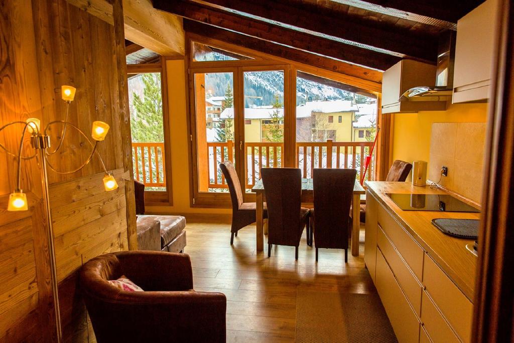 Chalet Alpina Hotel & Apartments La Thuile Exterior photo
